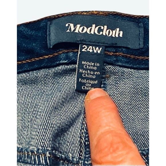 ModCloth Dark Wash Daisies on the Prairie Embroidered Flared Jeans Plus Size 26 - Picture 5 of 5